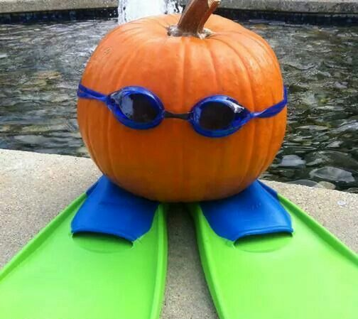 Halloween-swimming-pumpkin